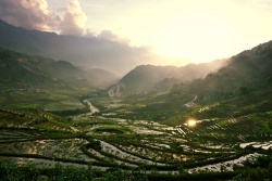 Mùa nước đổ trong lòng thung lũng Tả Van